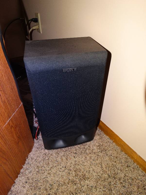 lot 309 image: Sony stereo system  Magnovox 4 head VCRDVD combo & 4 Sony speakers