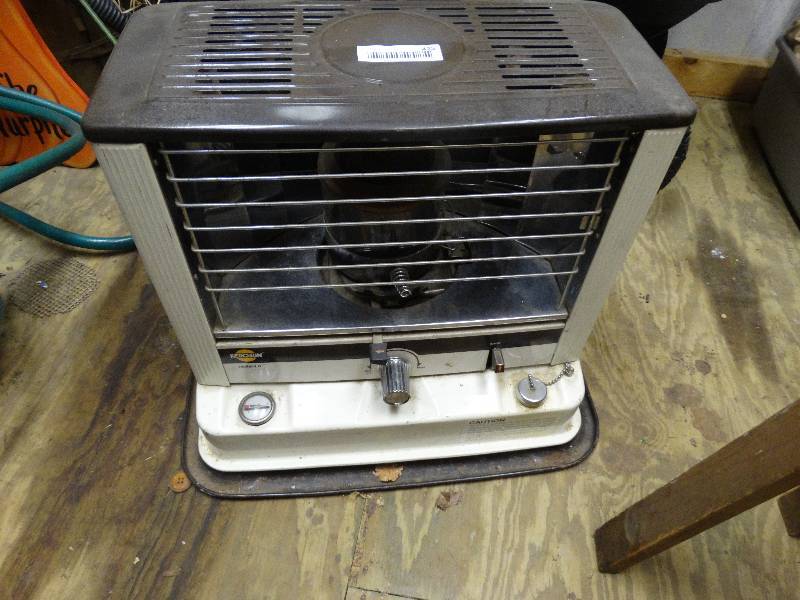 lot 425 image: Kerosene heater