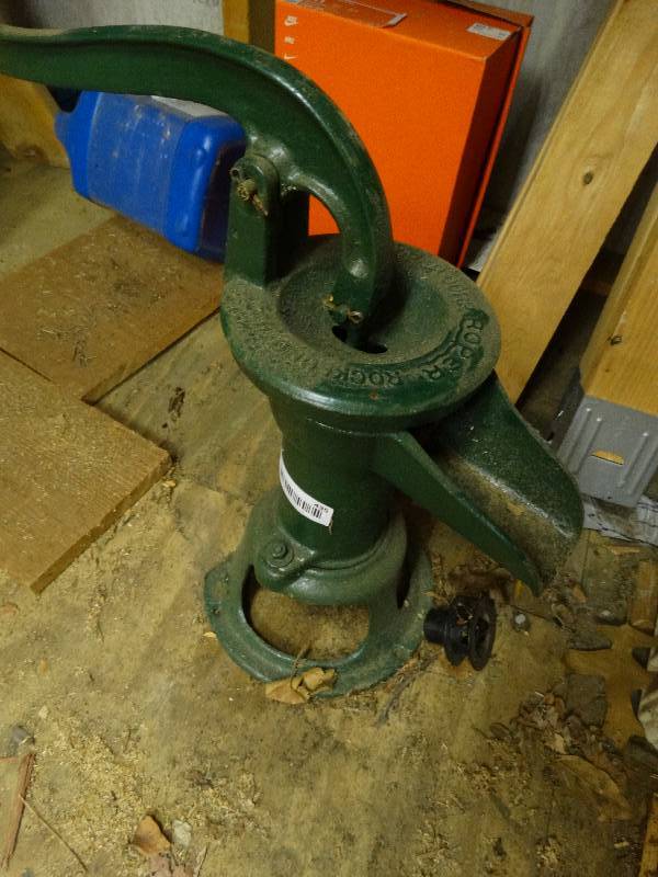 lot 435 image: Metal pitcher pump