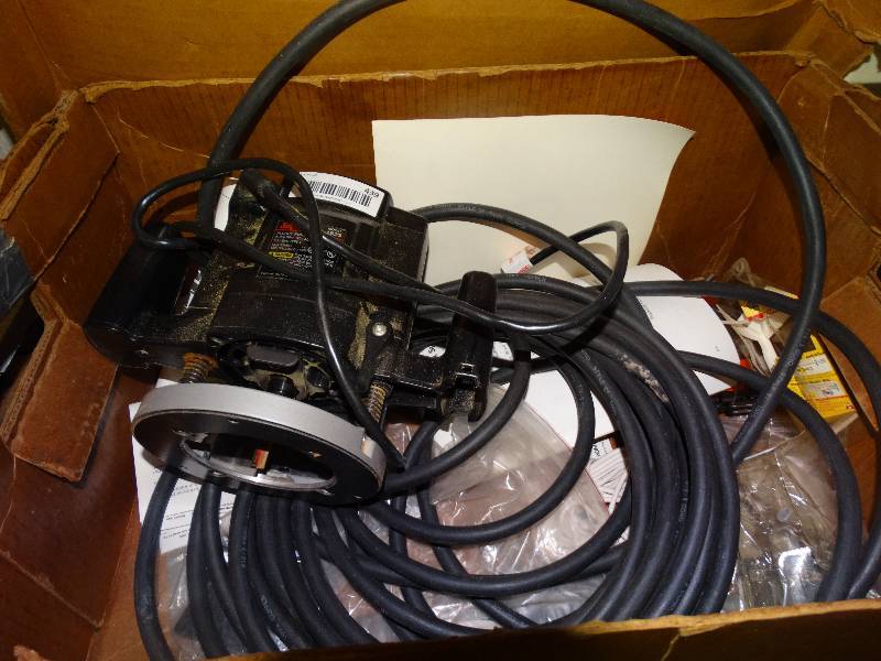 lot 439 image: Router & extension cord