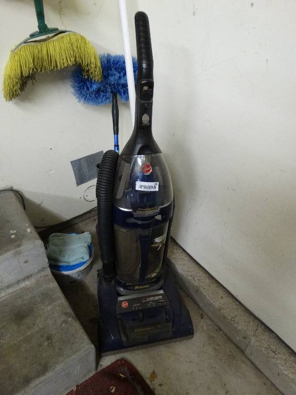 lot 446 image: Hoover vacuum & broomsmops