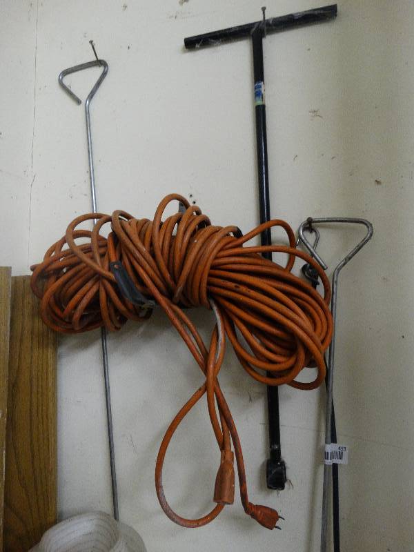 lot 453 image: Extension cord & water keys