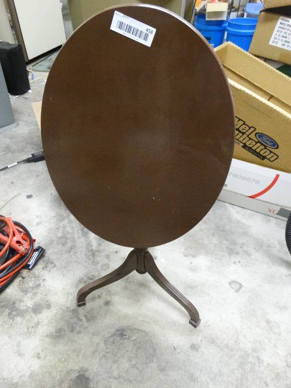 lot 458 image: Oblong folding top table