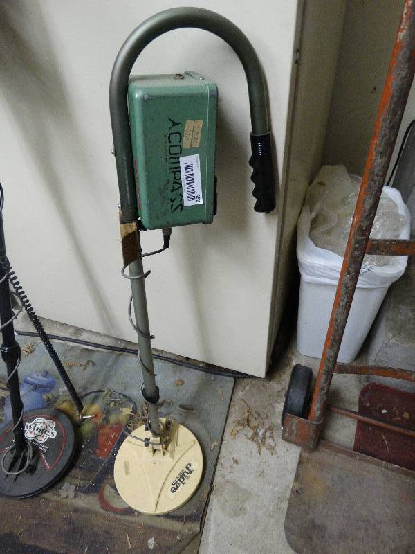 lot 462 image: The Judge metal detector