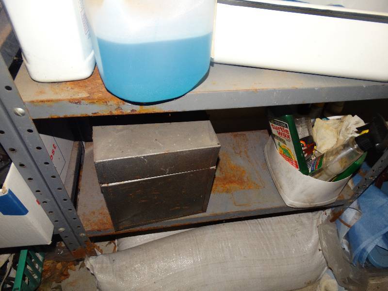lot 467 image: Contents of shelf- twine level shammy car detail cleanersragsmisc.