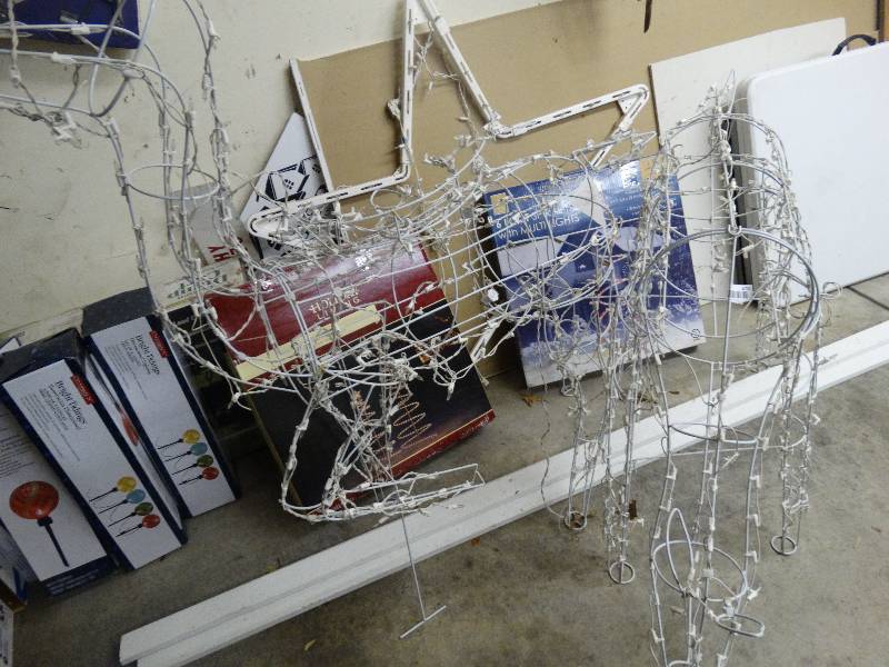 lot 470 image: Large lot of Christmas lights