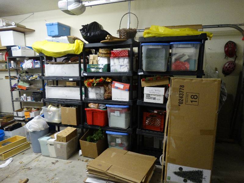 lot 471 image: HUGE lot of various Christmas decor & supplies