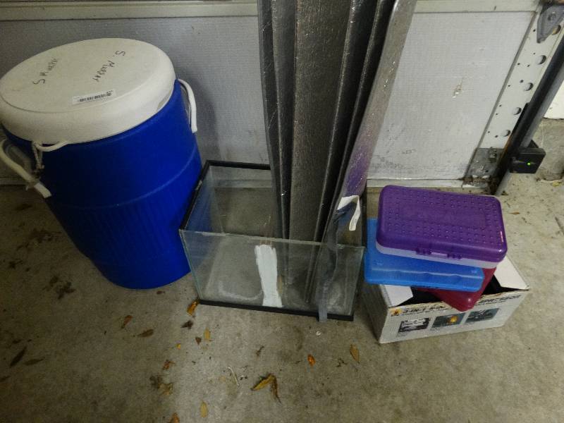lot 476 image: Cooler fish tank misc.