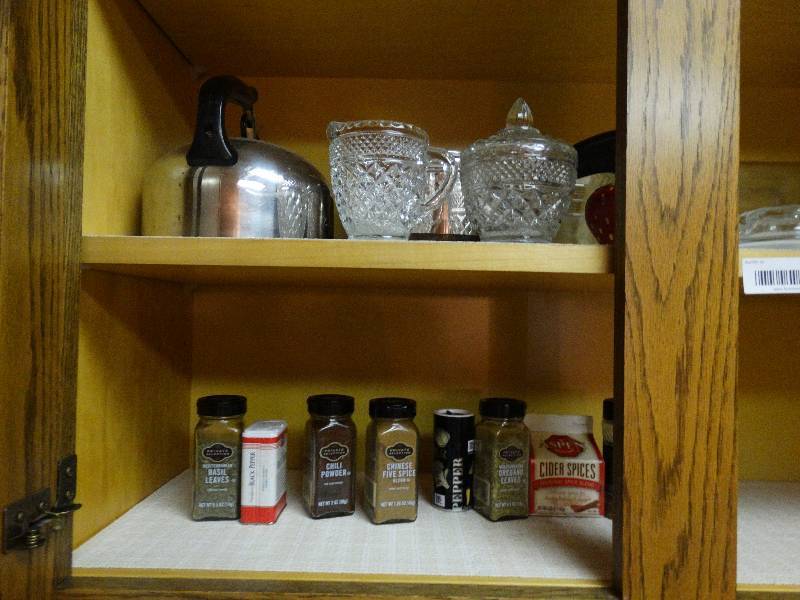 lot 100 image: Lot of various glassware kitchenware