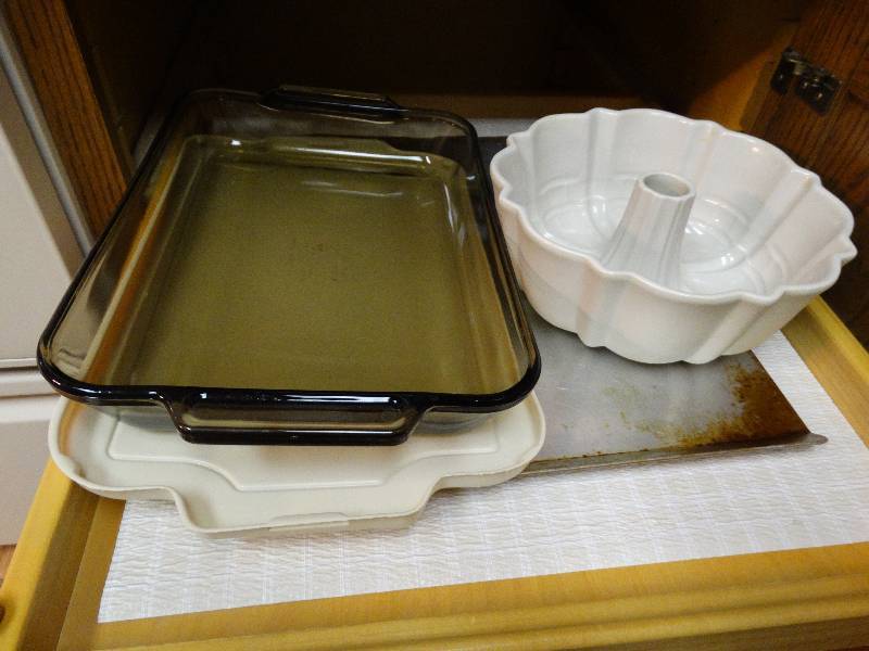 lot 104 image: Lot of Bakeware