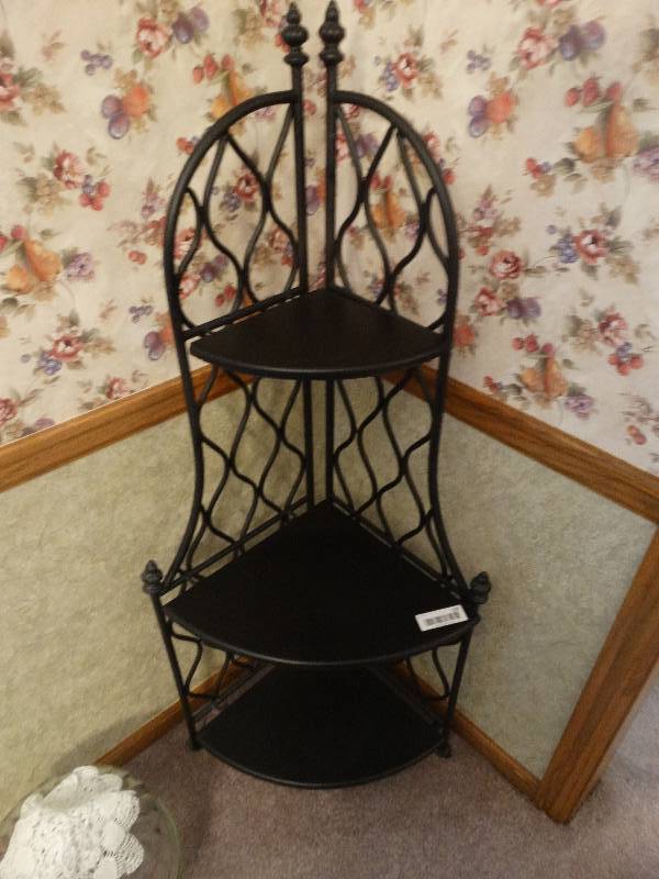 lot 137 image: 3 tier decorative corner shelf unit