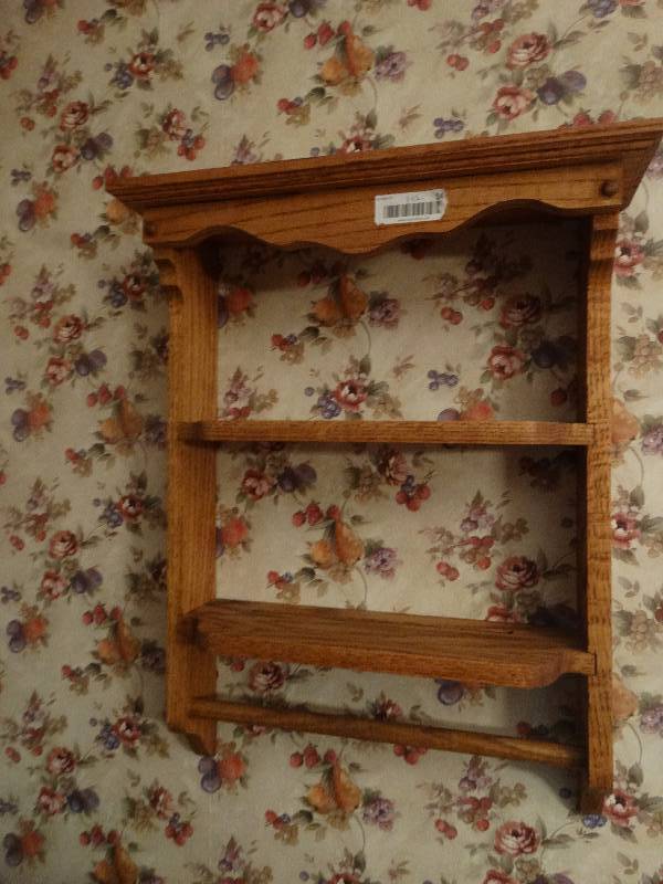 lot 142 image: Decorative oak wall shelf