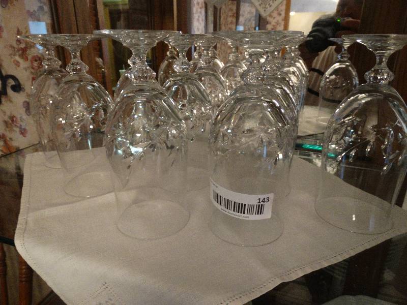 lot 143 image: 10 pc set of beautiful crystal stemware