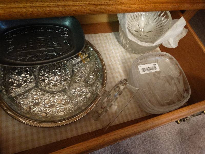 lot 146 image: LOt of decorative glasswarekitchenware