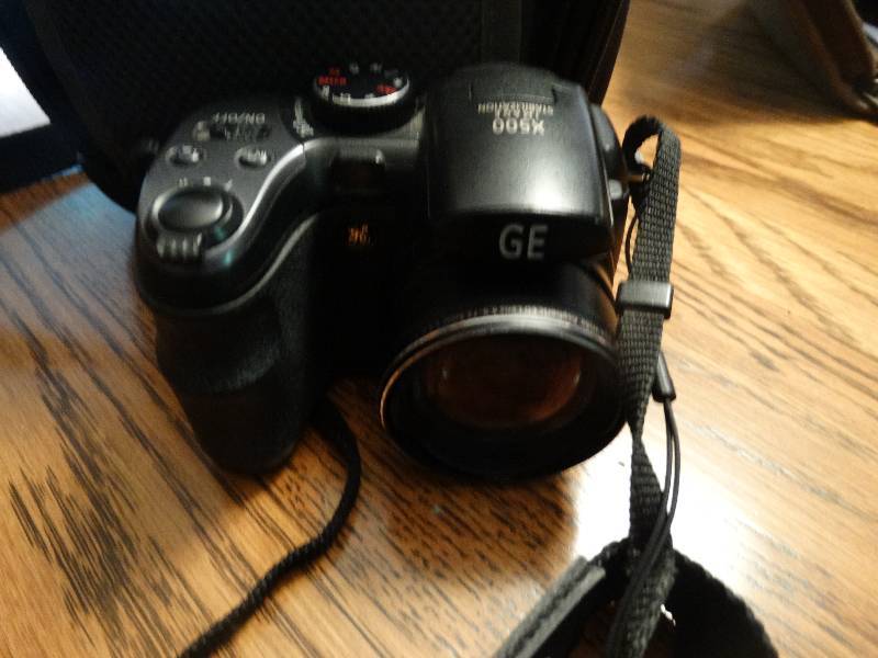 lot 152 image: GE x500 digital camera 16 megapixle w bag