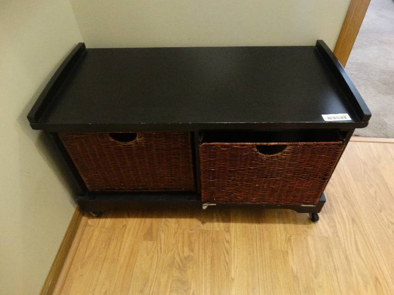 lot 157 image: Bench w 2 wicker basket drawers