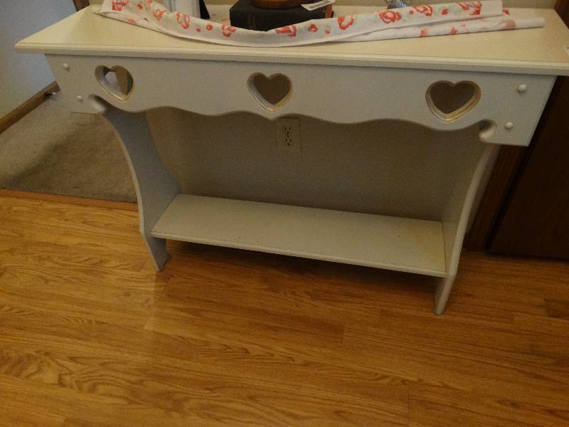 lot 162 image: Handmade wood sofa table w hearts