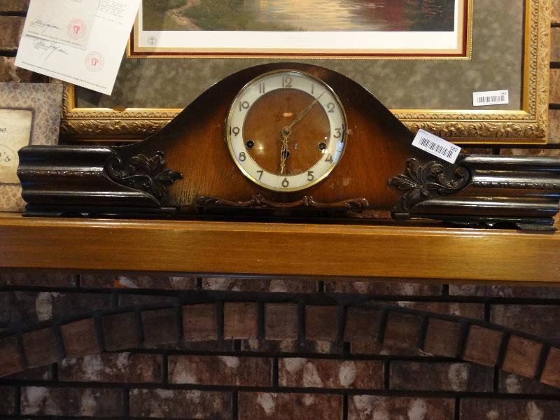 lot 182 image: Antique wood mantle clock