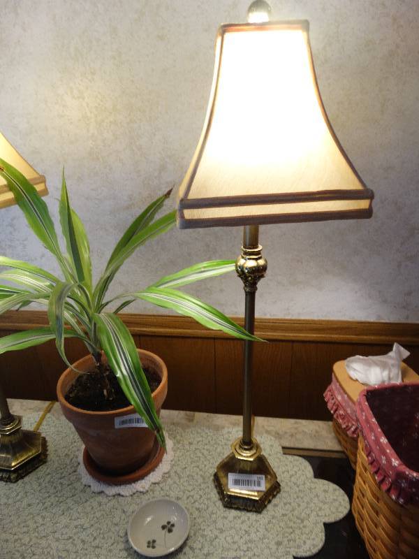 lot 192 image: Pair of brass decorative table lamps w shades