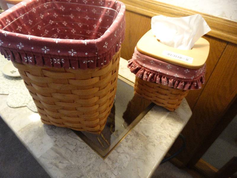 lot 193 image: Longaberger waste basket Longaberger kleenex lidded basket