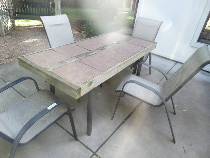 lot 200 image: Tile top patio table w 4 patio chairs
