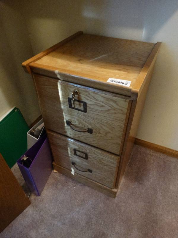 lot 207 image: 2 drawer wood file cabinet w key