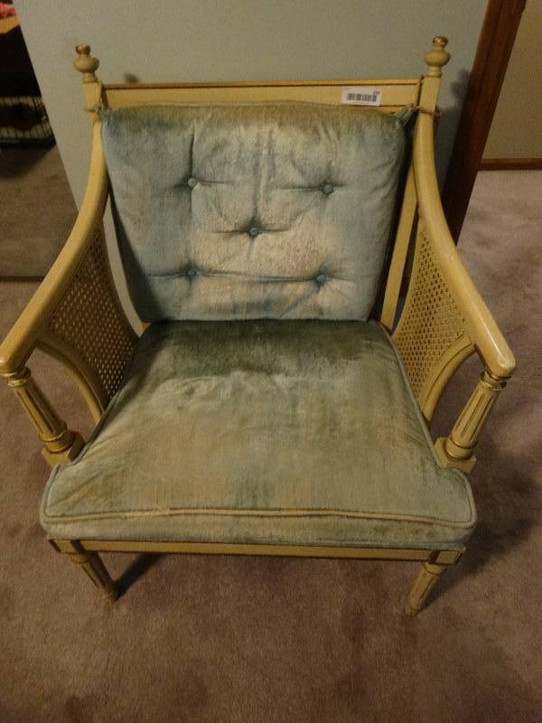 lot 236 image: Vintage padded chair