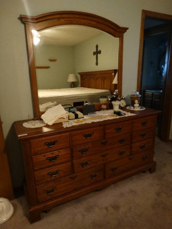lot 244 image: Durham furniture solid oak 7 drawer dresser w mirror- Beautiful high end furniture
