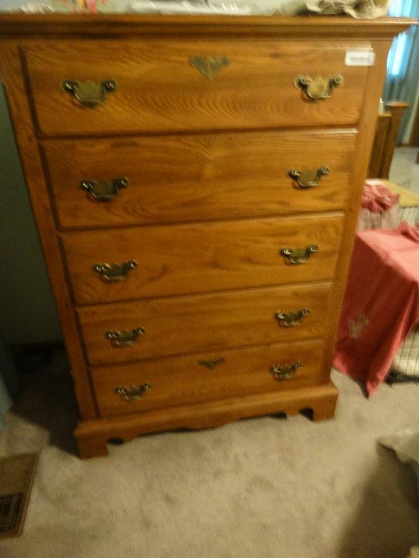 lot 245 image: Durham furniture solid oak 5 drawer chest- Beautiful high end furniture