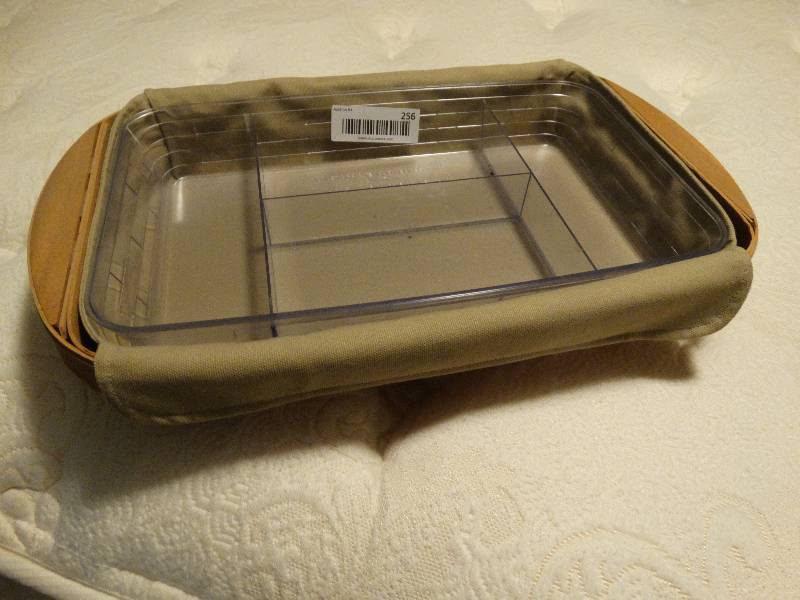 lot 256 image: Longaberger basket jewelry tray & basket