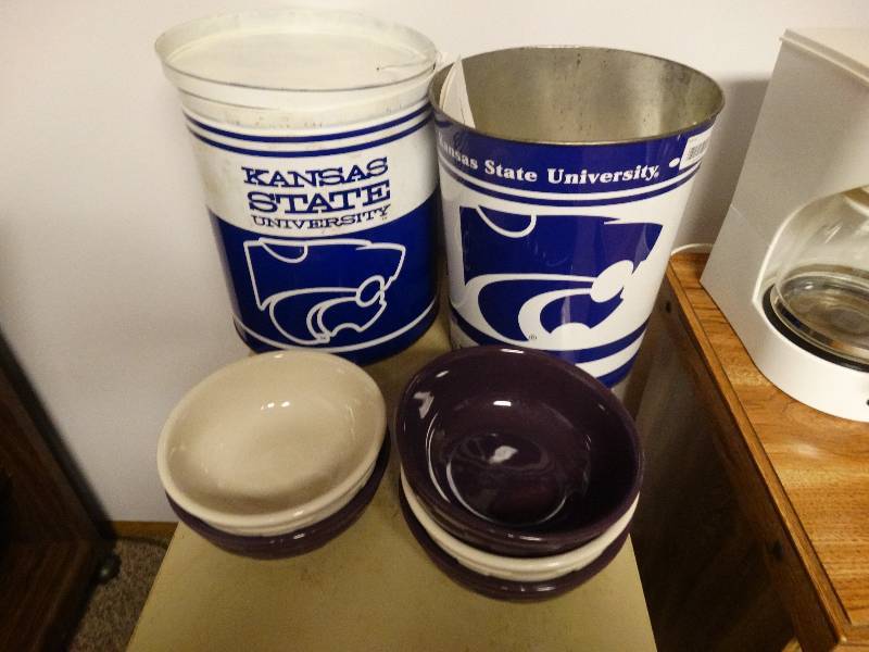 lot 275 image: K-state trash cans and K-State colored bowls