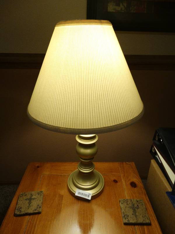 lot 286 image: Brass Table Lamp WShade