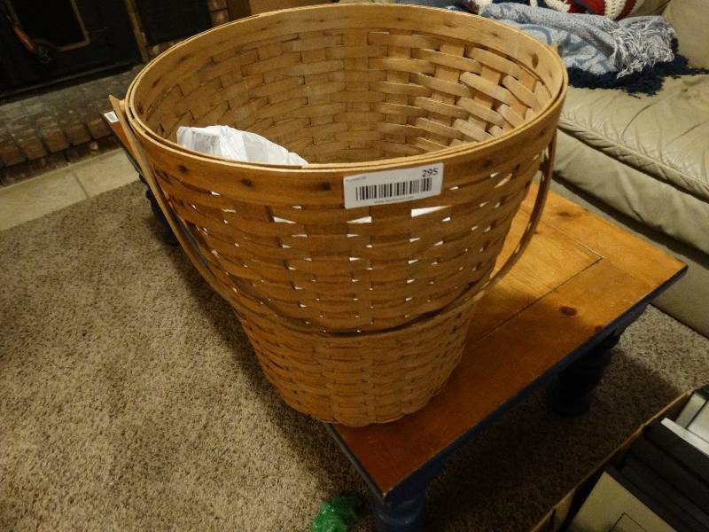 lot 295 image: Large Longaberger basket w handle
