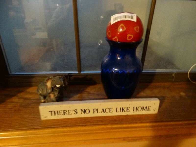 lot 301 image: Lot of various decor