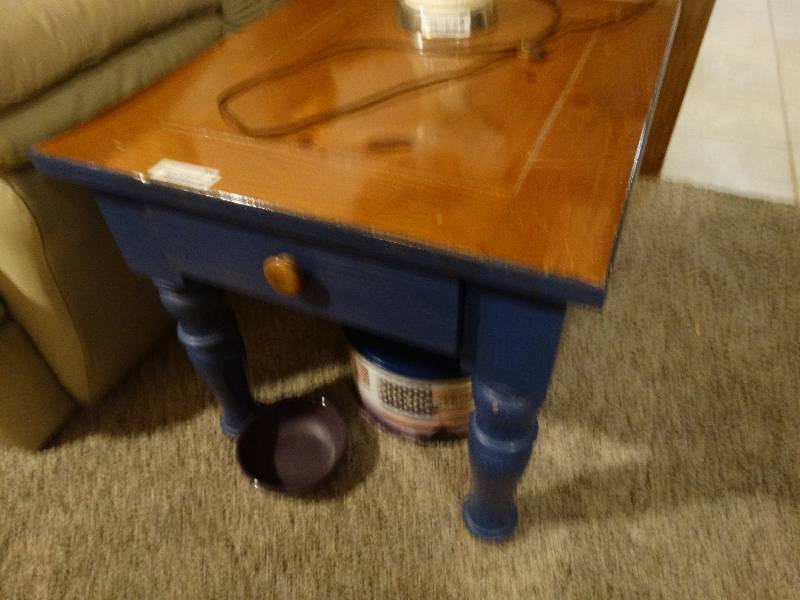 lot 306 image: Broyhill wood end table