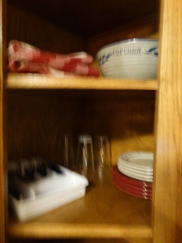 lot 314 image: Lot of kitchenware & 8 Longaberger pottery plates