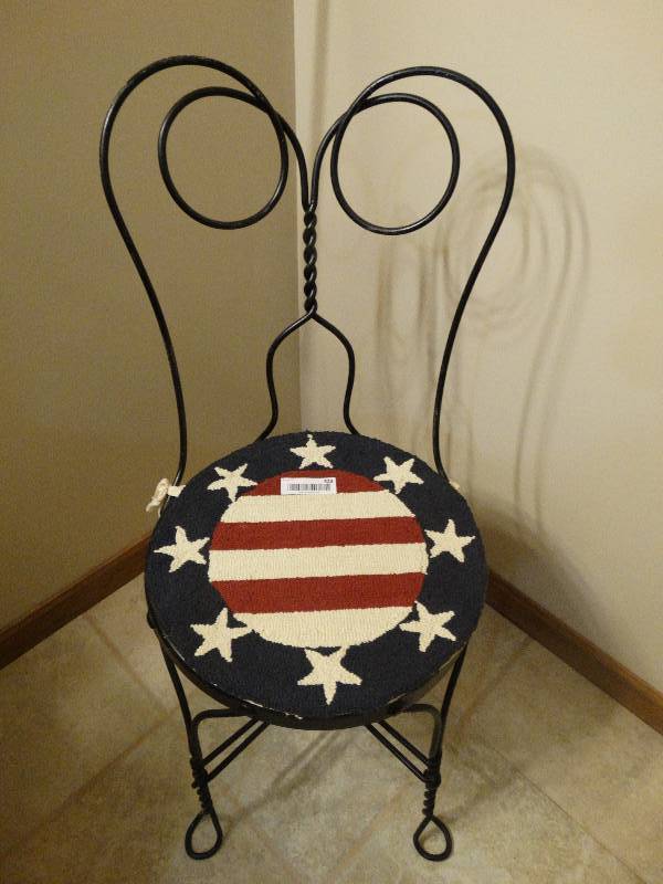lot 323 image: Vintage icecream chair