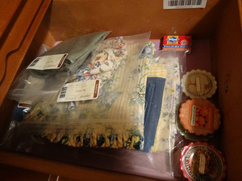 lot 333 image: Yankee candles assortment of Longaberger basket liners