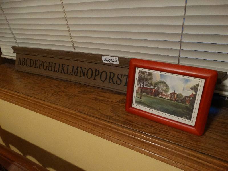 lot 338 image: Wall decor