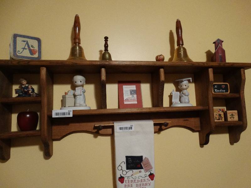 lot 341 image: Lot of various Teacher decor