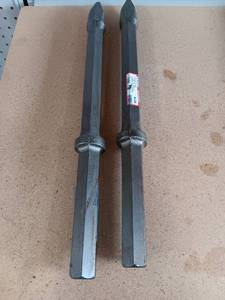 lot 3524 image: Lot of 2 New - VULCAN Steal Point 1-18 x 14 Inch Moil Point Chisel #8019