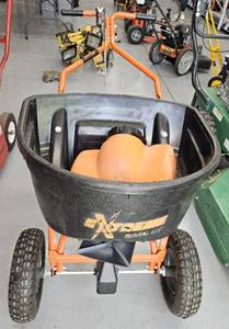 lot 3322 image: Agri-Fab 45-04622 Lawn Spreader - 130lb Capacity - (L x W x H) 48.0 x 27.1 x 33.6in