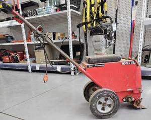 lot 3326 image: Super Warrior Model 462 Commercial Floor StripperScraper with Extra Blades