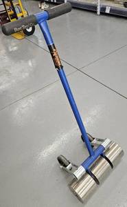 lot 3334 image: Bon 14-458 100# LINOLEUM ROLLER WITH TRANSPORT WHEELS