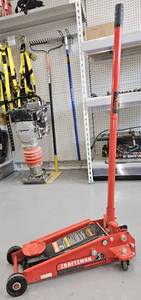 lot 3339 image: Craftsman 3 Ton Hydraulic Floor Jack