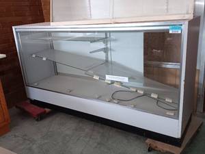 lot 3589 image: Glass Display Case 6ft x 20in x 38in