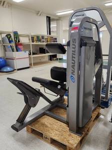 lot 3065 image: Nautilus Nitro Plus Lower Back Exercise Machine Commercial Gym Equipment