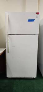 lot 3075 image: White Top-Freezer Refrigerator - Model 253.6880201B