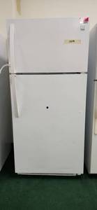lot 3076 image: White Top-Freezer Refrigerator - Model 253.6880201B