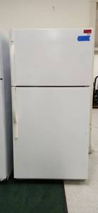 lot 3077 image: White Top-Freezer Refrigerator - Model 106.64232402